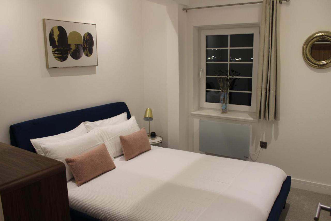 Luxury 2 Bed Apartment In The Heart Of Rochester Rochester  Dış mekan fotoğraf